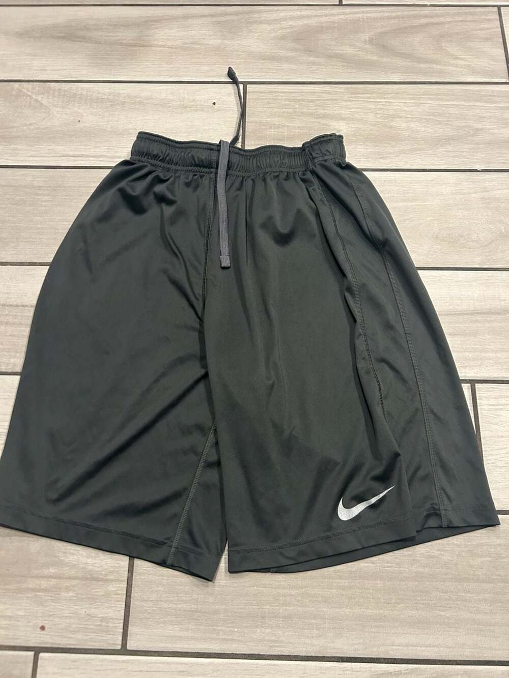 Nike Dri-FIT Athletic Shorts Size M Gray Drawstring
